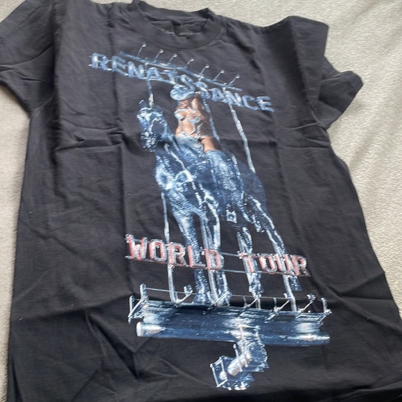 - BEEHIVE OFFICIAL MERCH TSHIRT FROM THE WORLD TOUR *NEW* - Picture 6 of 10